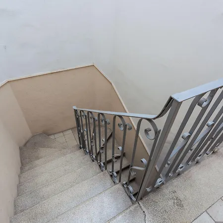 Housmart Castiglione 76 *